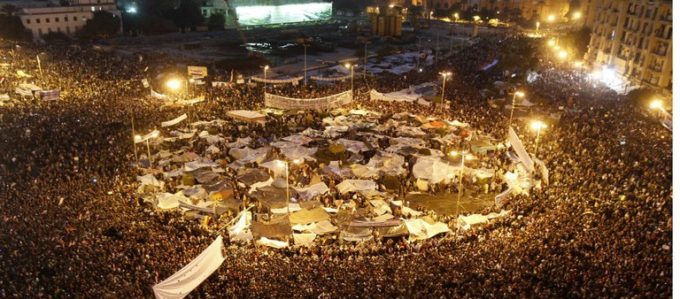 egito-protesto-primavera-arabe-praca-multidao