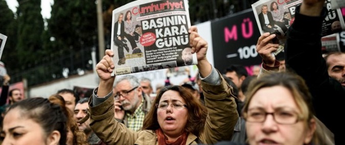 risco Erdogan está em guerra contra os jornais: “Vão pagar caro”