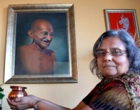 Neta de Gandhi enaltece Movimento Hizmet