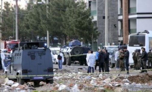 Sete policiais morrem em ataque com carro-bomba no sudeste da Turquia
