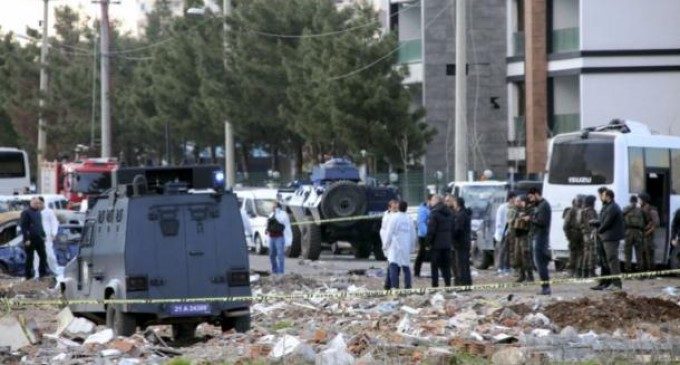 Sete policiais morrem em ataque com carro-bomba no sudeste da Turquia
