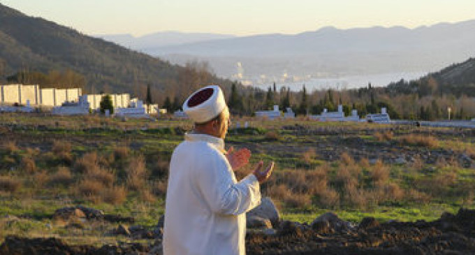 Cemitério na Turquia abre seção para refugiados que morreram afogados