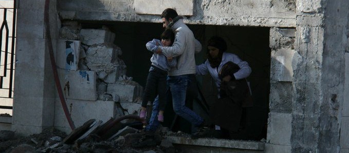 azaz-refugiados-sirios-guerra-siria-cidade-destruida