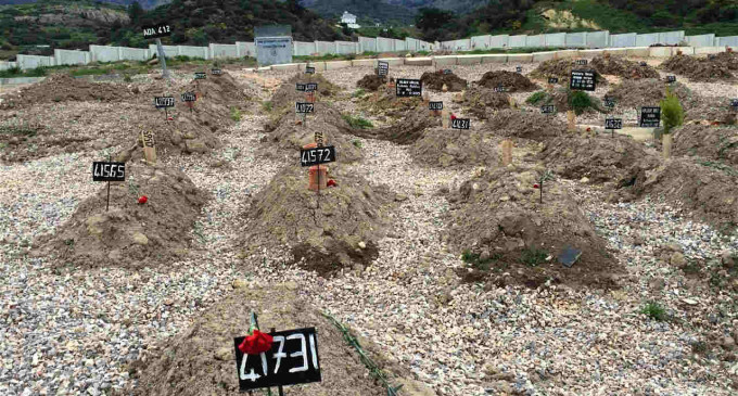Refugiados são enterrados em cemitério na Turquia