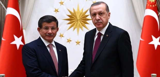 erdogan-davutoglu-turquia-presidente-primeiro-ministro-aperto-comprimento-maos