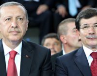 Erdogan destrói o aliado Davutoglu por poder