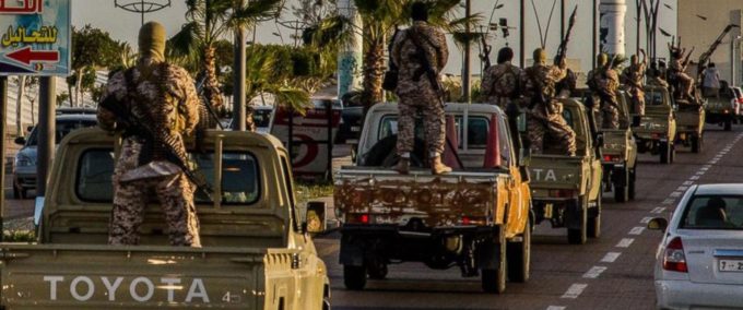 sirte isis-parade-libya-estado-islamico-desfile-libia-siria-terroristas-carros-armas