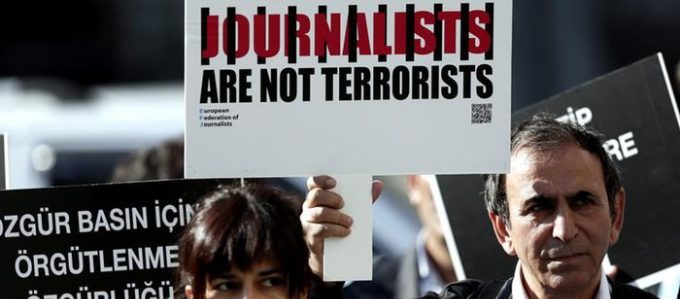 lei antiterrorismo jornalistas-terroristas-turquia