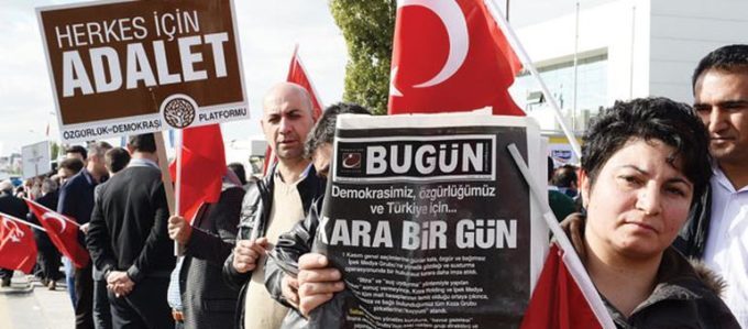 liberdades ameçadas liberdade-de-imprensa-turquia-erdogan-jornais-protesto-bugun-ozgur