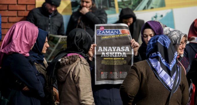 Governo turco decide encerrar o jornal Zaman