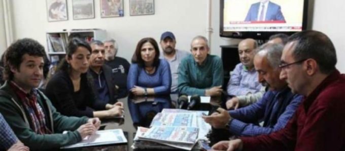 ozgur-gundem-jornal-turquia-curdos-editor-chefe-redacao investigação