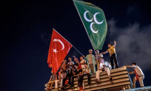 Frustrar golpe na Turquia não traz democracia automaticamente de volta