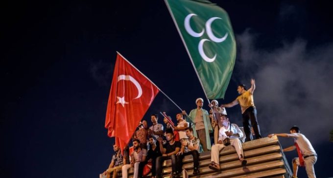 Frustrar golpe na Turquia não traz democracia automaticamente de volta