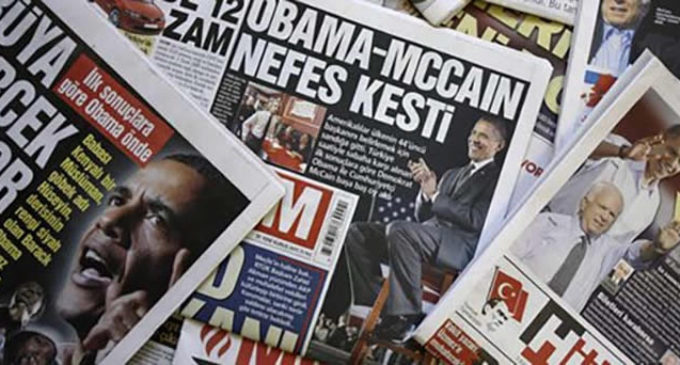 Governo turco fecha 131 meios de comunicação