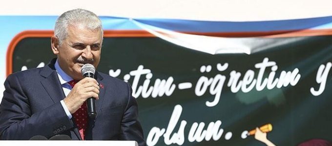 binali yildirim primeiro-ministro turquia escolas professores ano escolar letivo expurgo golpe