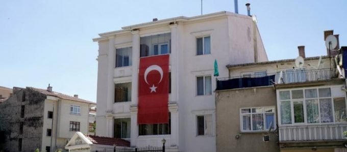 dormitorio feminino fechado turquia bandeira erdogan expurgo golpe ensino superior gulen