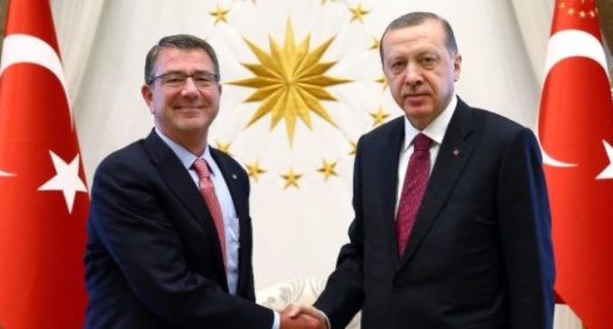 Secretário de defesa americano anuncia acordo em princípio sobre o papel da Turquia em Mossul