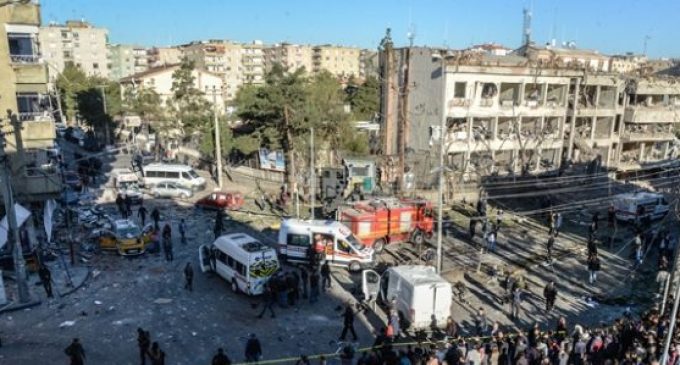 8 incluindo dois policiais mortos em ataque do PKK em Diyarbakir