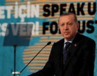 Erdogan ameaça abrir os portões das fronteiras para os refugiados após votação do PE
