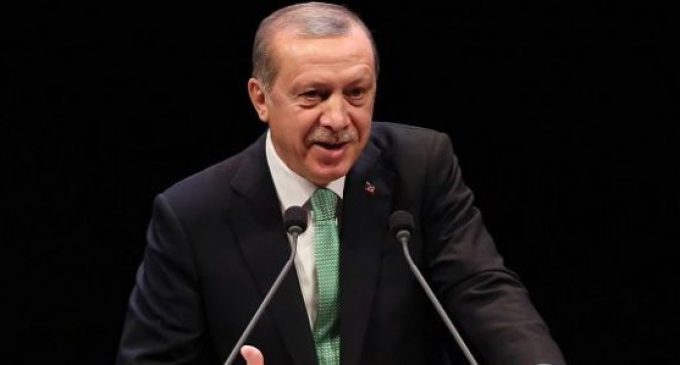 Erdogan: Se 3 milhões de refugiados marcharem para a Europa, a UE não saberá o que fazer