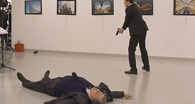 Turquia detém organizador de exposição onde embaixador russo foi morto