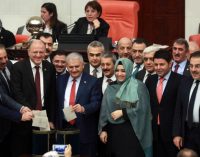 Parlamento turco aprova emendas constitucionais que expandem o poder de Erdogan