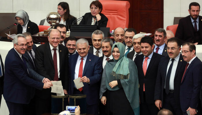 emendas-constitucionais-parlamento-presidente-erdogan-turquia