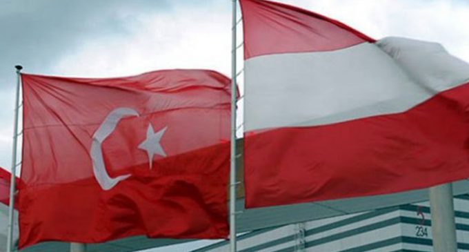 Áustria se junta ao grupo dos que cancelaram comícios de políticos turcos sobre o referendo