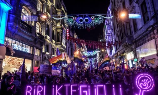 Marcha realizada em Istambul para marcar o Dia Internacional das Mulheres
