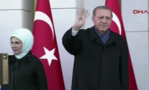Presidente da Turquia ganha mais poderes e preocupa Europa