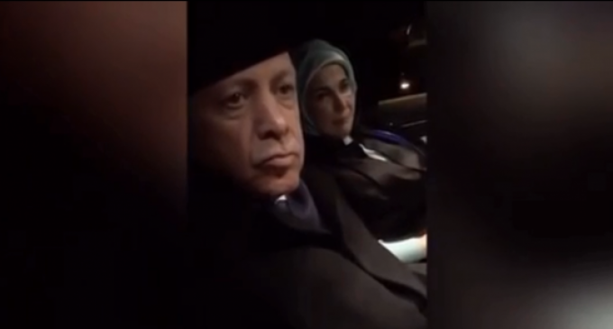 Moradora pede a Erdogan que confisque os aptos. dos vizinhos devido a ligações com o Hizmet
