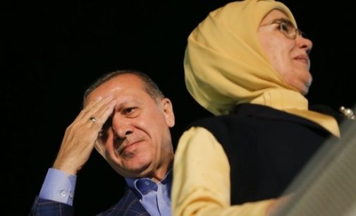 Turquia amplia o estado de emergência por três meses no país após referendo