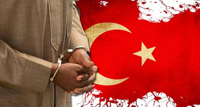 Turquia diz ter detido mais de mil ‘imãs secretos’ em expurgo na polícia