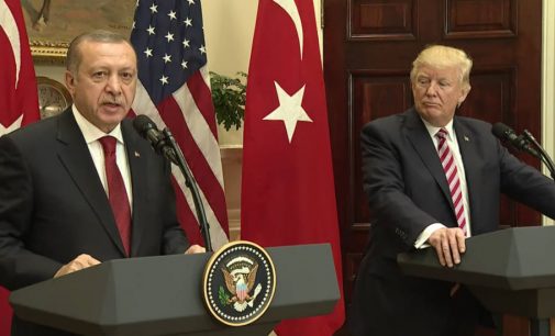 Turquia diz a Trump que não aceitará que os EUA armem milícias curdas