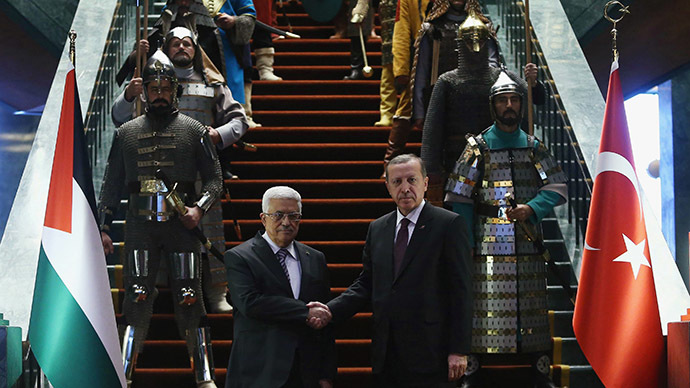 erdogan turquia presidente sultão império otomano história reescrever palácio soldados armadura palestina mahmoud abbas