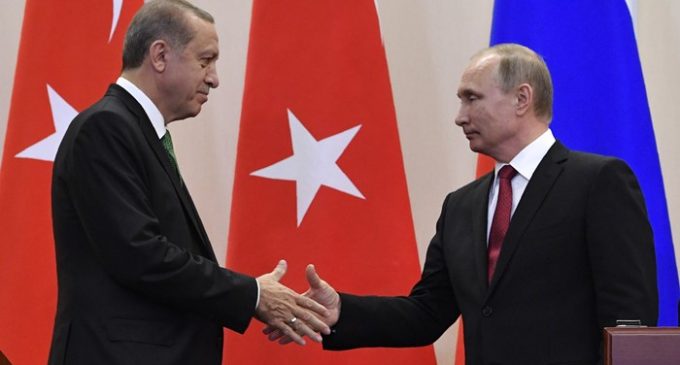 Putin diz que a Rússia está pronta para vender sistemas S-400 para a Turquia