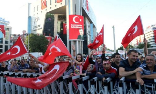 Há um ano Turquia viveu misterioso golpe fracassado