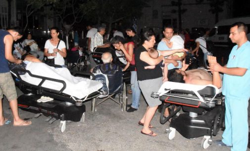Forte terremoto atinge costa do Egeu, 2 mortos
