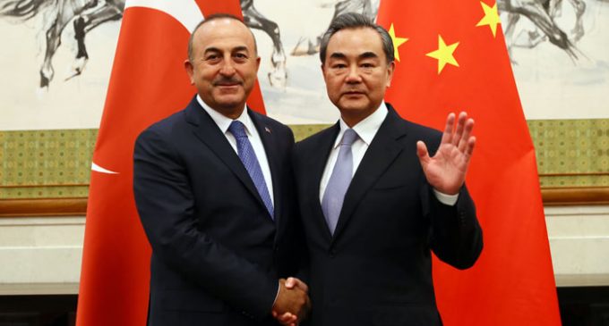 Ancara promete a Pequim eliminar a posição anti-China na mídia turca