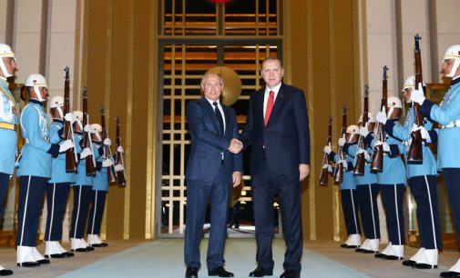 Putin chega na Turquia para conversas sobre vendas de armas e a Síria