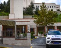 Esposa e filho detidos enquanto funcionário se abriga no consulado geral dos EUA em Istambul