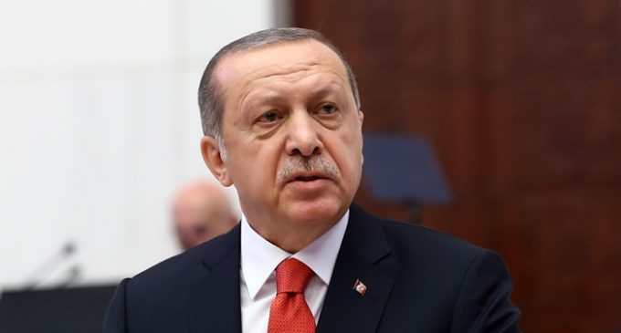 Ninguém foi prejudicado pelo estado de emergência, exceto os terroristas, diz Erdogan