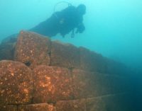Castelo submerso de 3 mil anos é encontrado em lago na Turquia