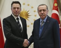 Elon Musk anda à caça de financiamento na Turquia