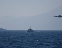 Tiros de advertência disparados conforme barcos de patrulha gregos e turcos se defrontam