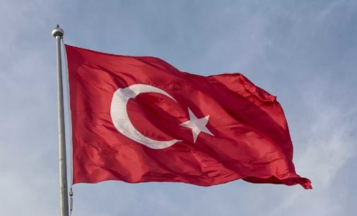 Síria: Turquia exorta Paris a não “repetir os erros dos americanos”