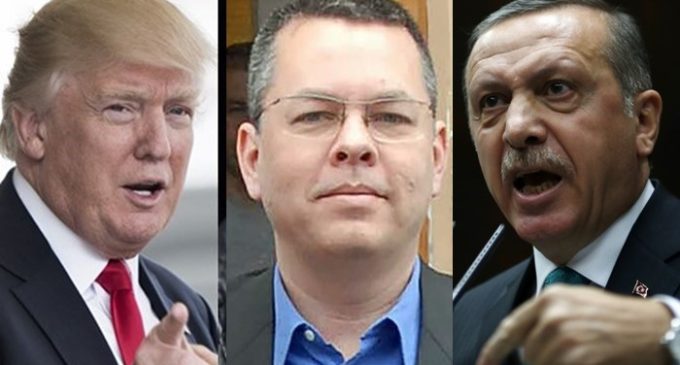 Trump em um tweet exorta Turquia a soltar Pastor Brunson