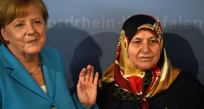 Alemanha e Turquia assinalam 25.º aniversário de um dos piores crimes de ódio do pós-guerra