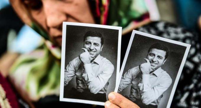 Demirtas, deputado curdo preso, anuncia manifesto