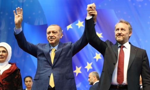 Izetbegovic diz que Deus enviou Erdogan à Turquia com um missão especial